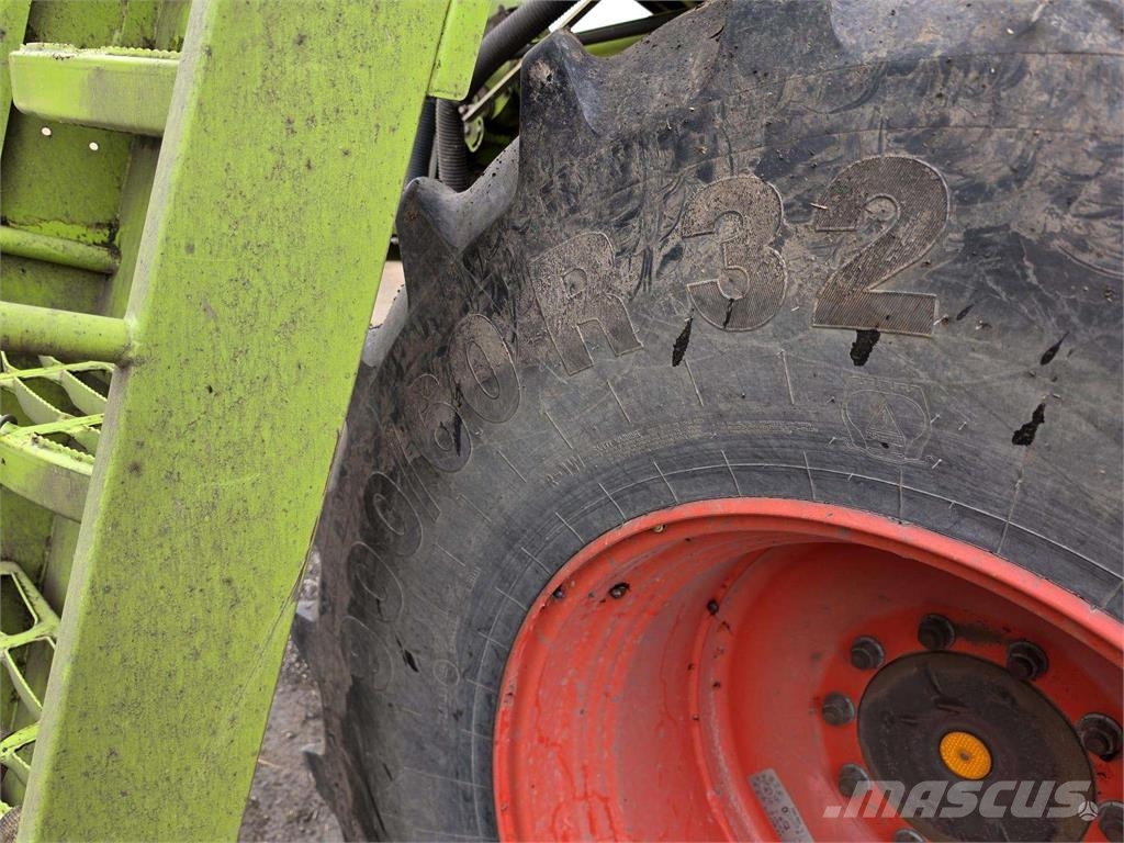 CLAAS LEXION 670 4WD 聯合收穫機