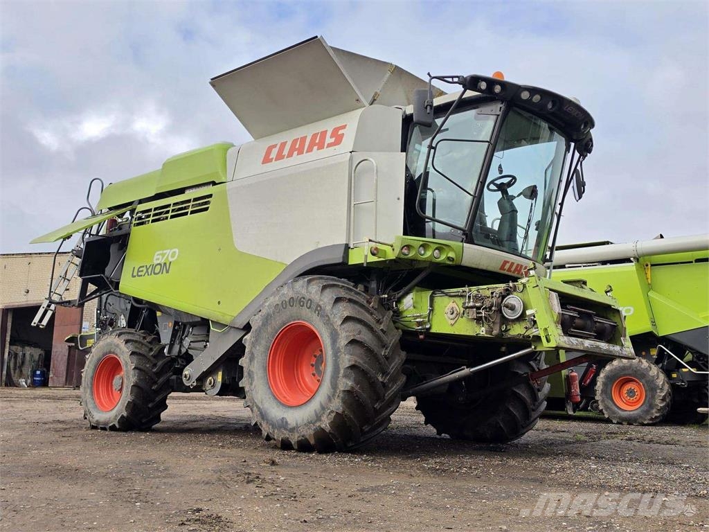 CLAAS LEXION 670 4WD 聯合收穫機