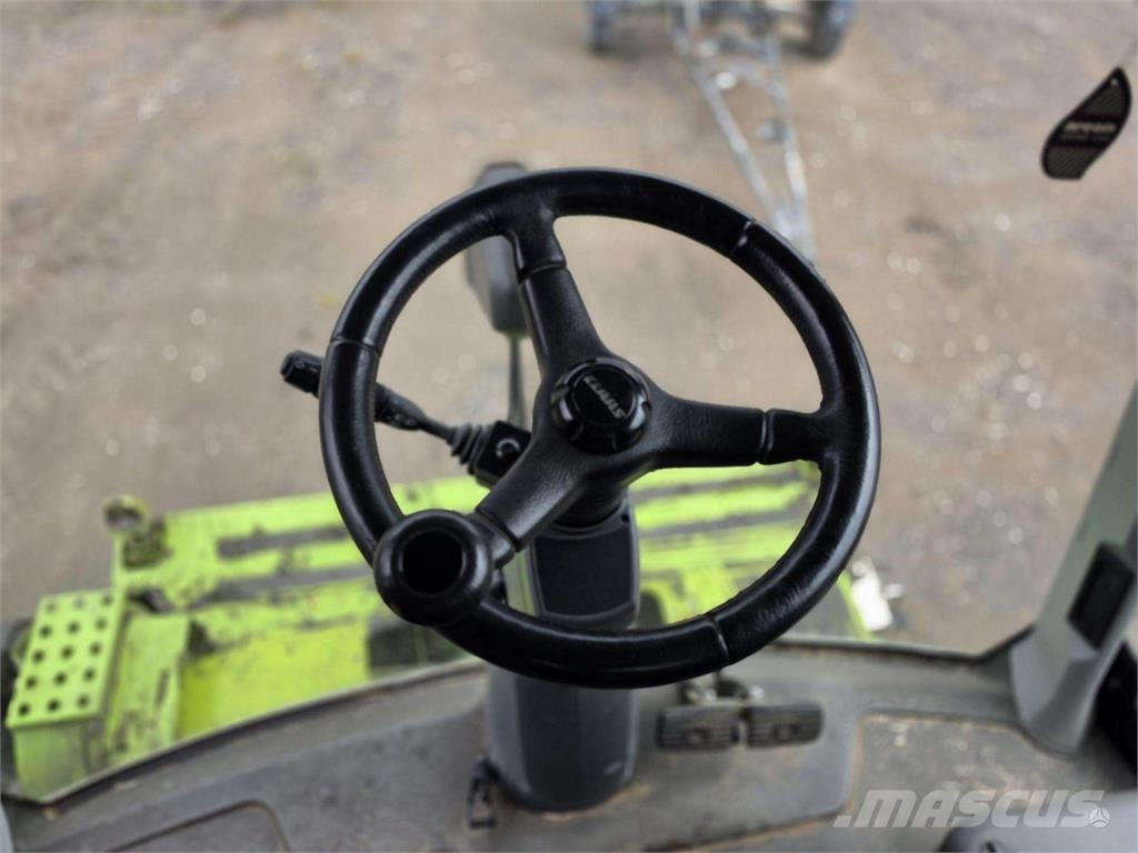 CLAAS LEXION 670 4WD 聯合收穫機