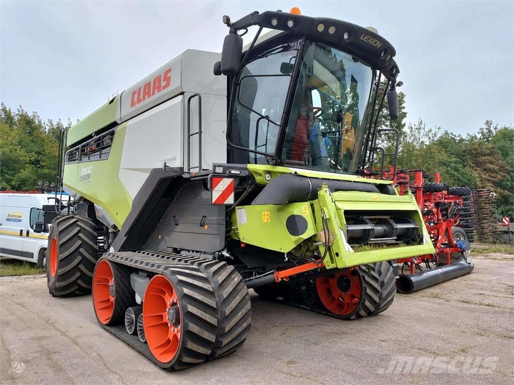 CLAAS LEXION 8900TT Kombajni