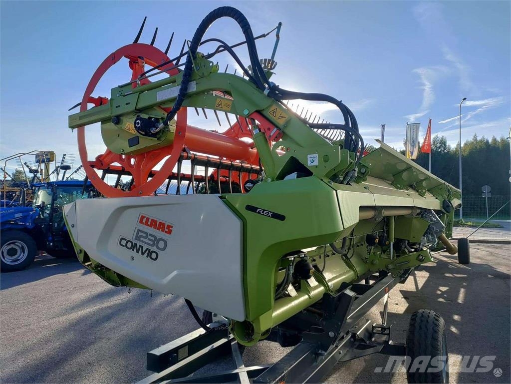 CLAAS LEXION 8900TT Kombajni