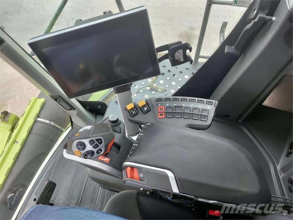 CLAAS LEXION 8900TT Kombajni