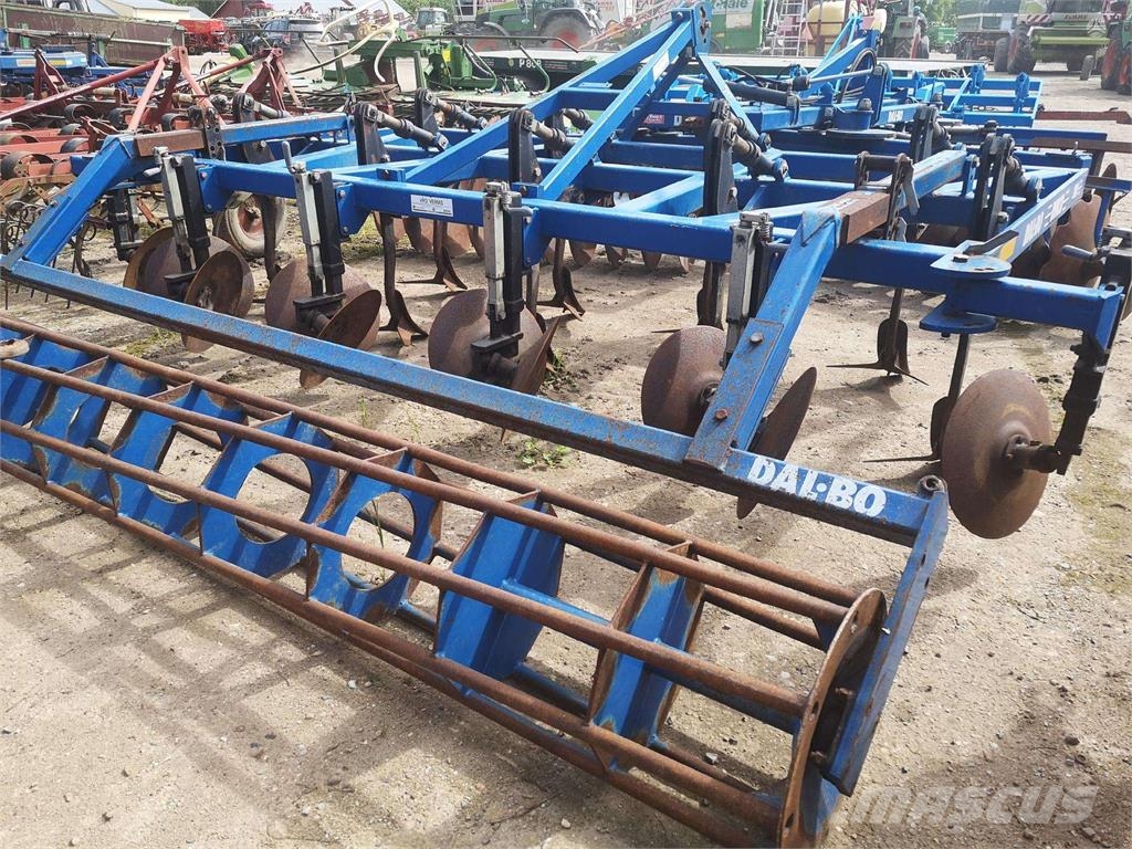 Dal-Bo Dinco 380 زلاقات ميدانية