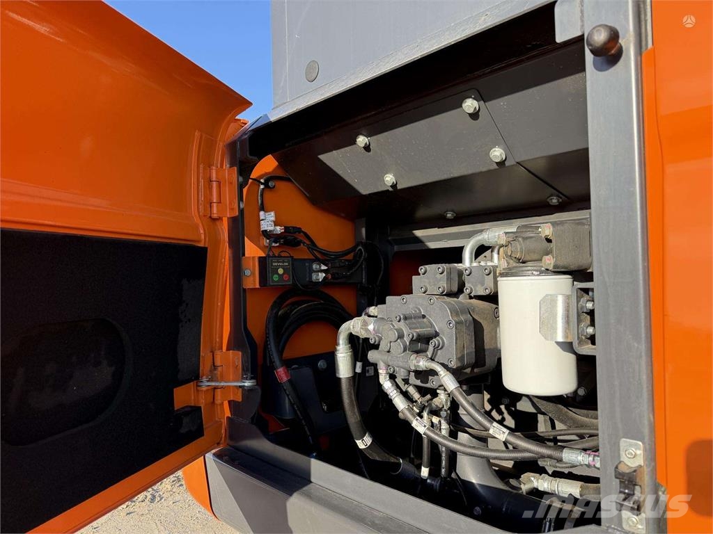 Develon DX 225 LC 800 mm, LONG REACH حفارات زحافة