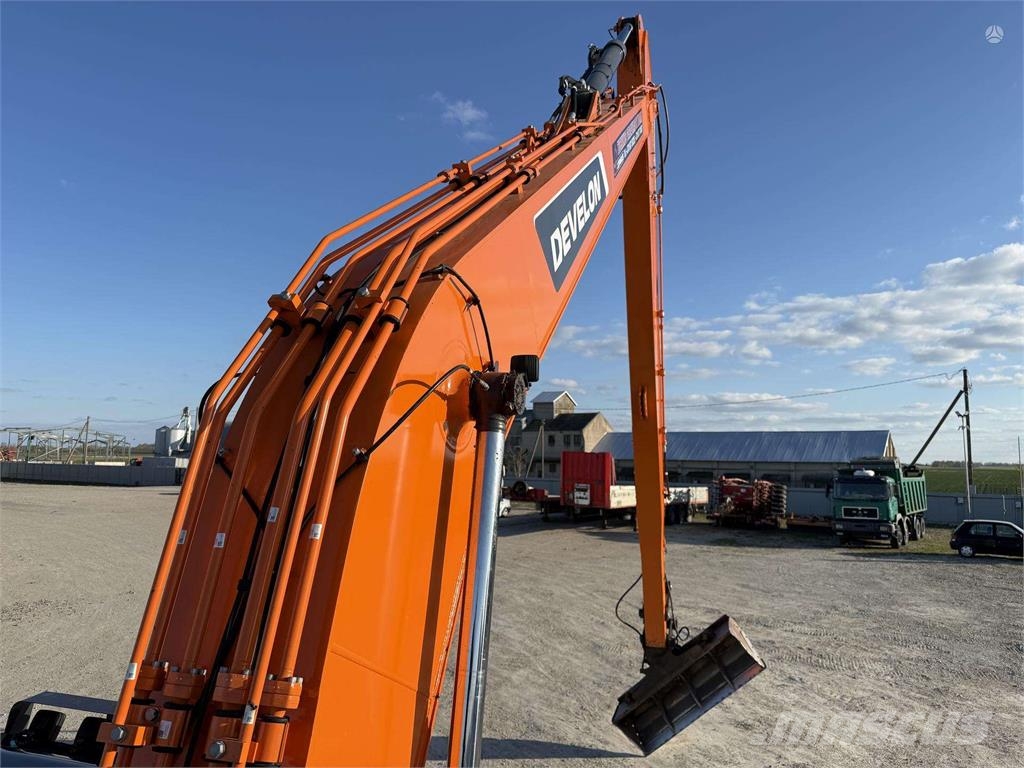 Develon DX 225 LC 800 mm, LONG REACH حفارات زحافة