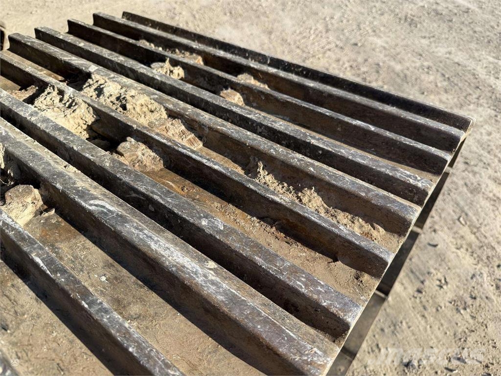 Develon DX 225 LC 800 mm, LONG REACH حفارات زحافة