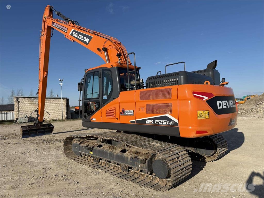 Develon DX 225 LC 800 mm, LONG REACH حفارات زحافة