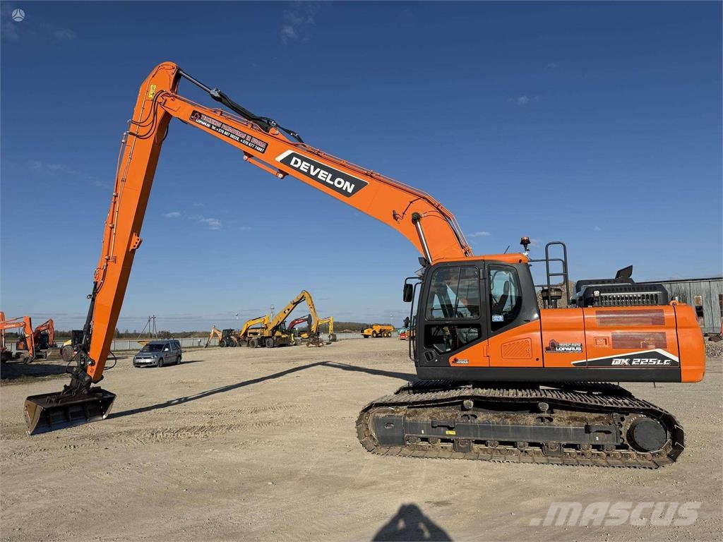 Develon DX 225 LC 800 mm, LONG REACH حفارات زحافة