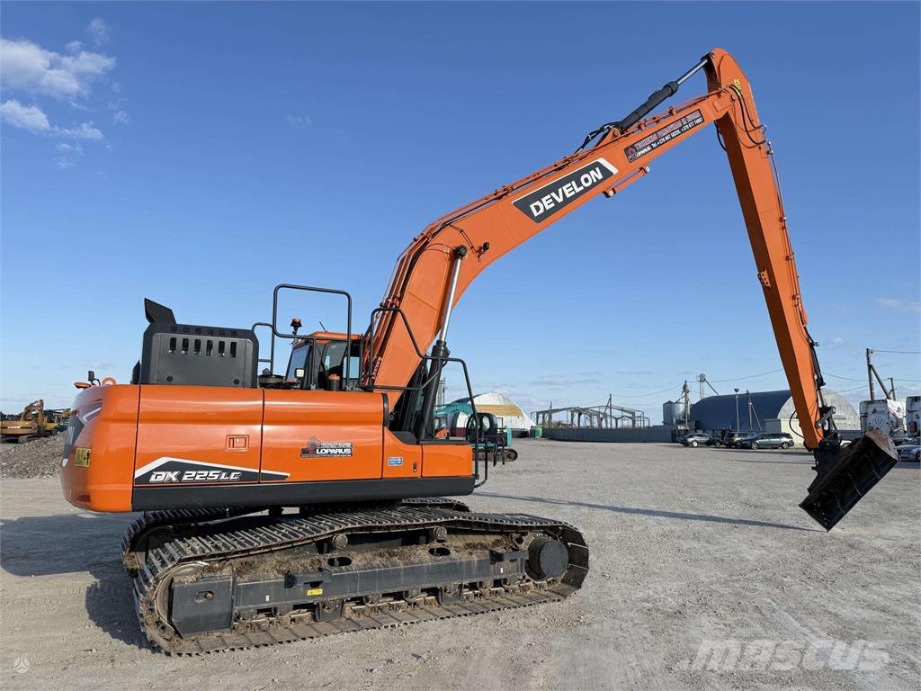 Develon DX 225 LC 800 mm, LONG REACH حفارات زحافة