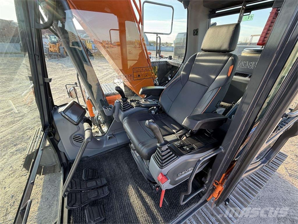 Develon DX 225 LC 800 mm, LONG REACH حفارات زحافة