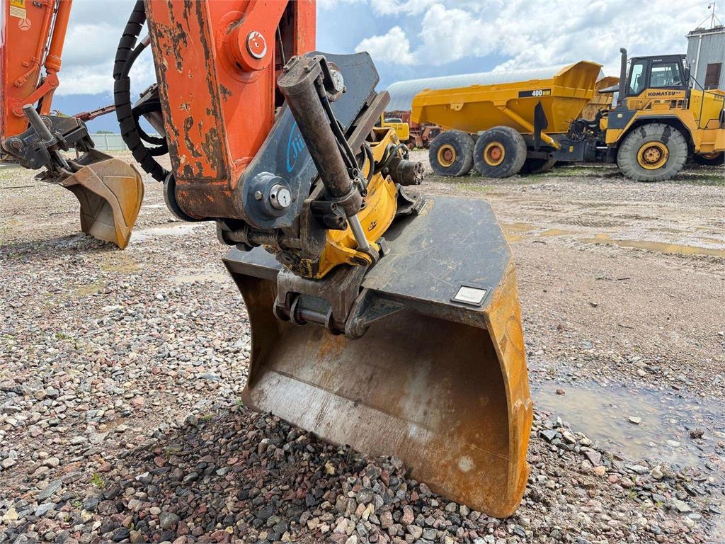 Doosan Engcon Rototilt + coupler Rupsgraafmachines