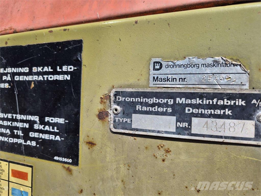 Dronningborg D7200 Hydrostatic 聯合收穫機