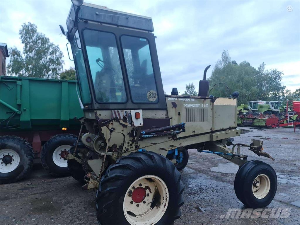 Fortschritt E 302 Combine harvesters