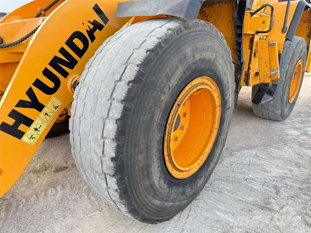 Hyundai HL 955 轮式装载机