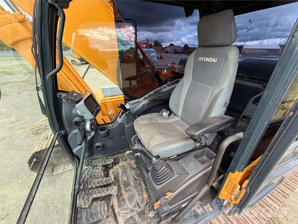 Hyundai Robex 210 LC-9 Гусеничні екскаватори