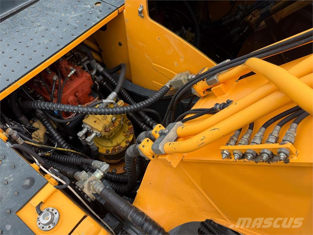 Hyundai Robex 210 LC-9 Гусеничні екскаватори