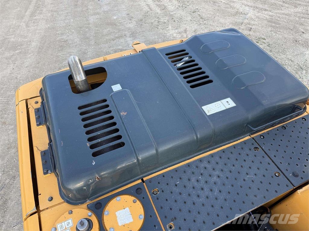 Hyundai Robex 210 LC-9 Гусеничні екскаватори