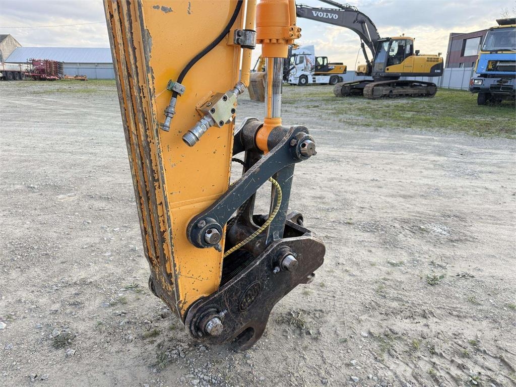 Hyundai Robex 210 LC-9 Гусеничні екскаватори