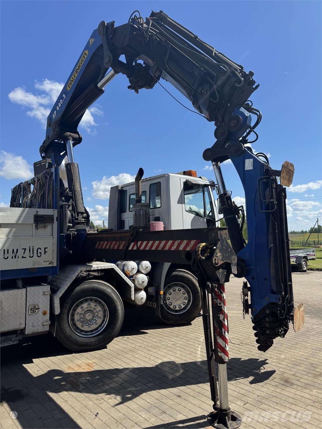 Iveco EuroTrakker 410 E44H + PALFINGER PK44002 + JIB PJ1 Caminhões guindaste