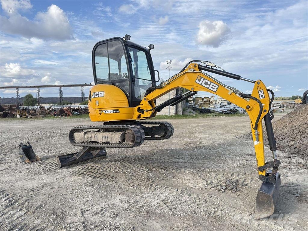 JCB 8025 ZTS , 3 ton Nauji viksrai Excavadoras sobre orugas