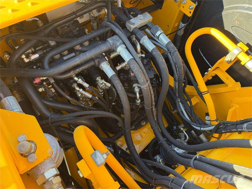 JCB JS 175 W Engcon + grapple Wielgraafmachines