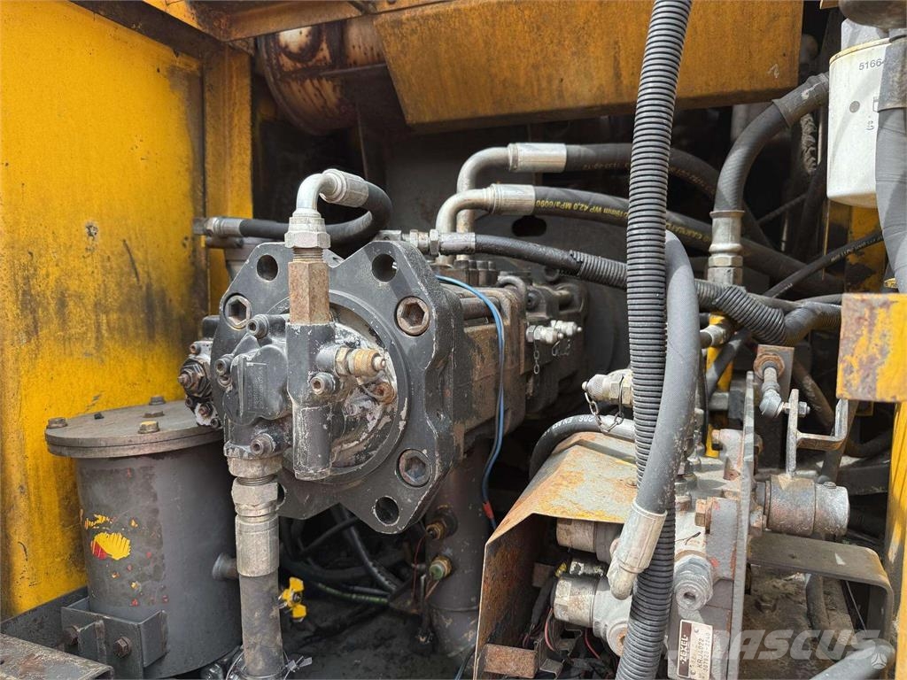 JCB JS 200 LC , 90 cm tracks 履带挖掘机