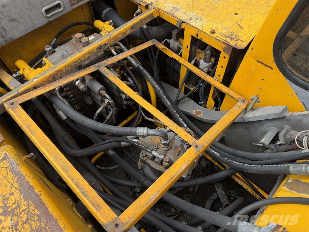 JCB JS 200 LC , 90 cm tracks 履带挖掘机