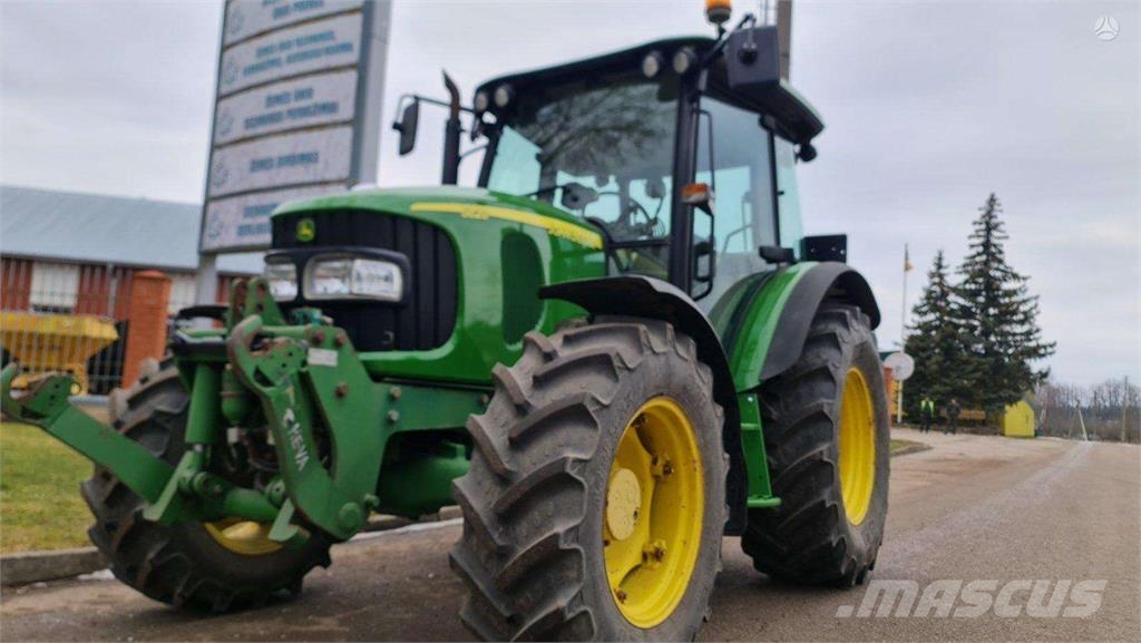 John Deere 5820 Трактора