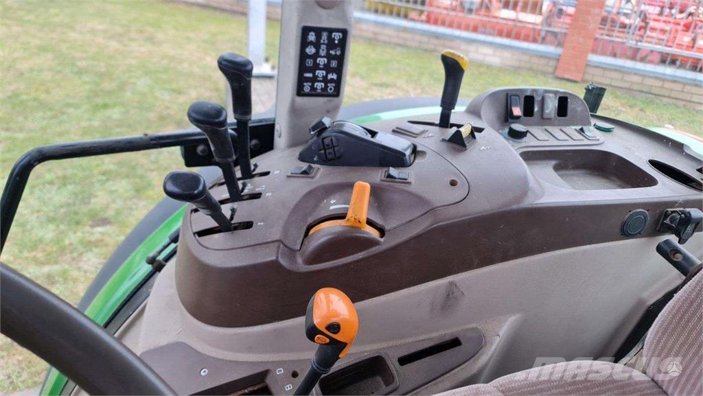 John Deere 5820 Трактора