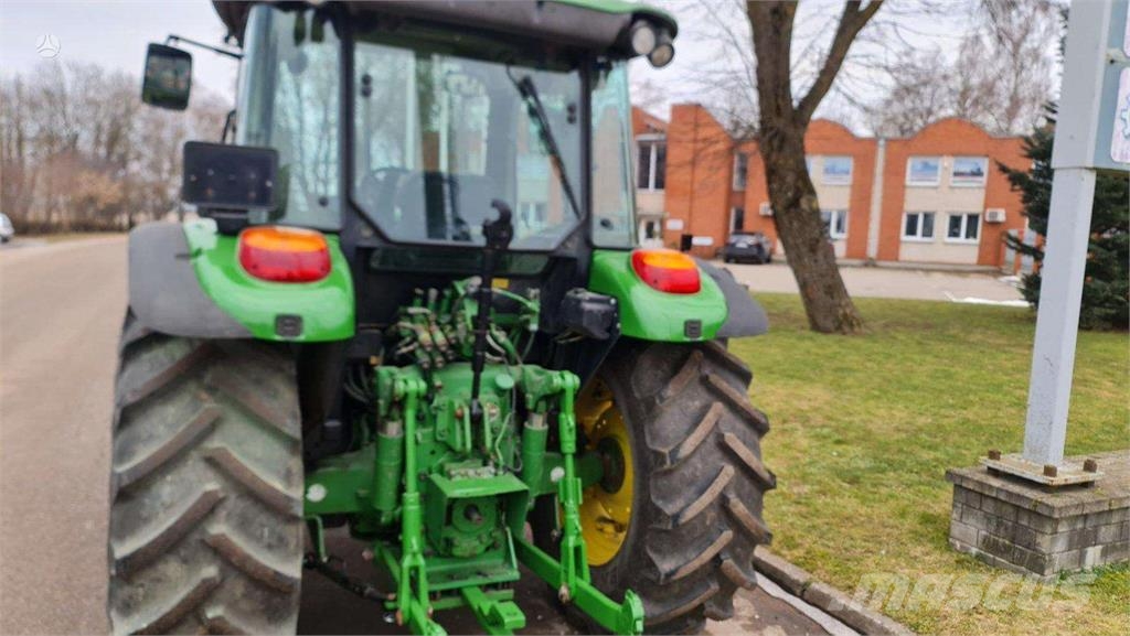 John Deere 5820 Трактора