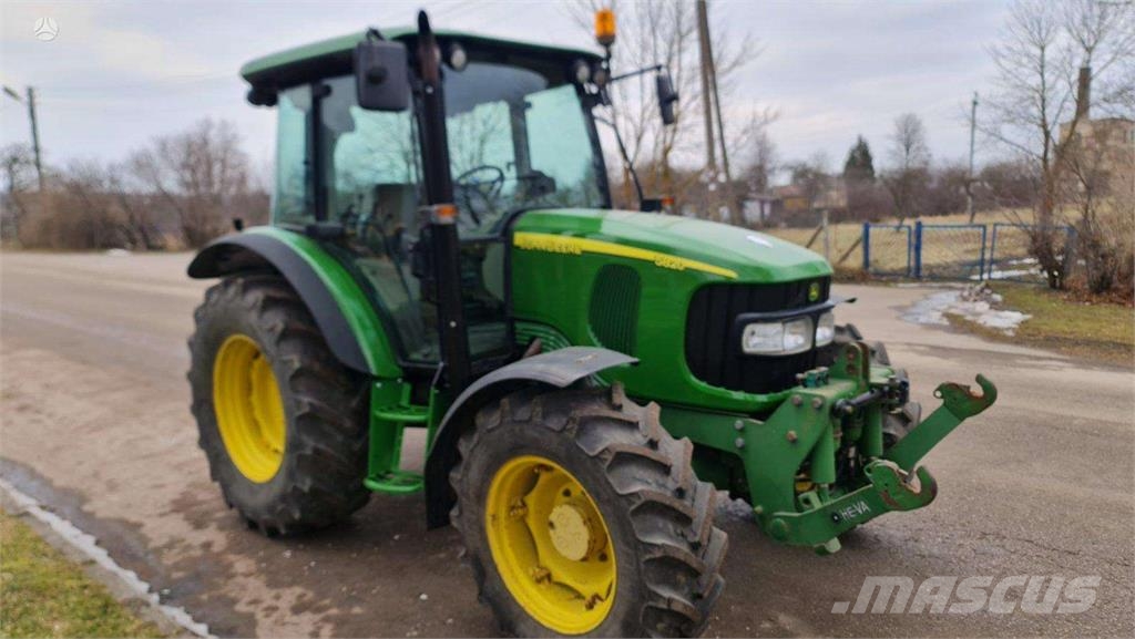 John Deere 5820 Трактора