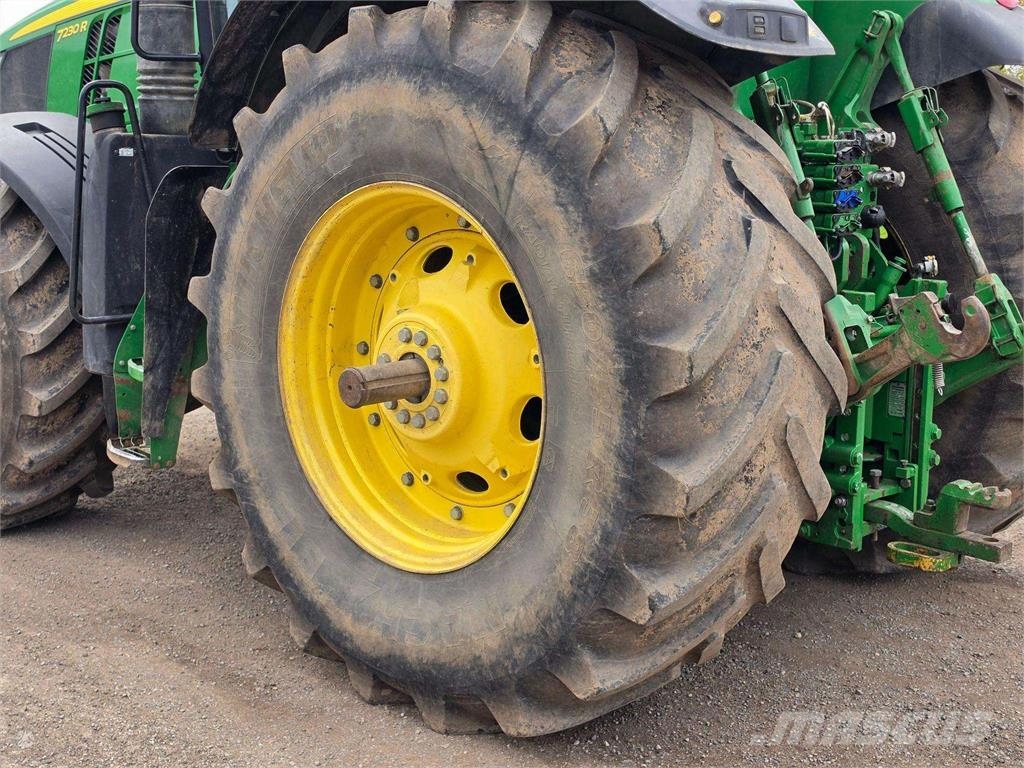 John Deere 7230R Trattori