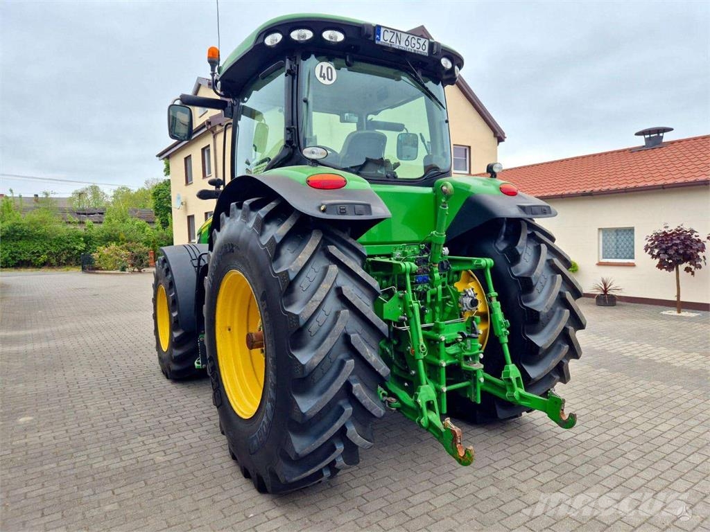 John Deere 8260R Tratores Agrícolas usados