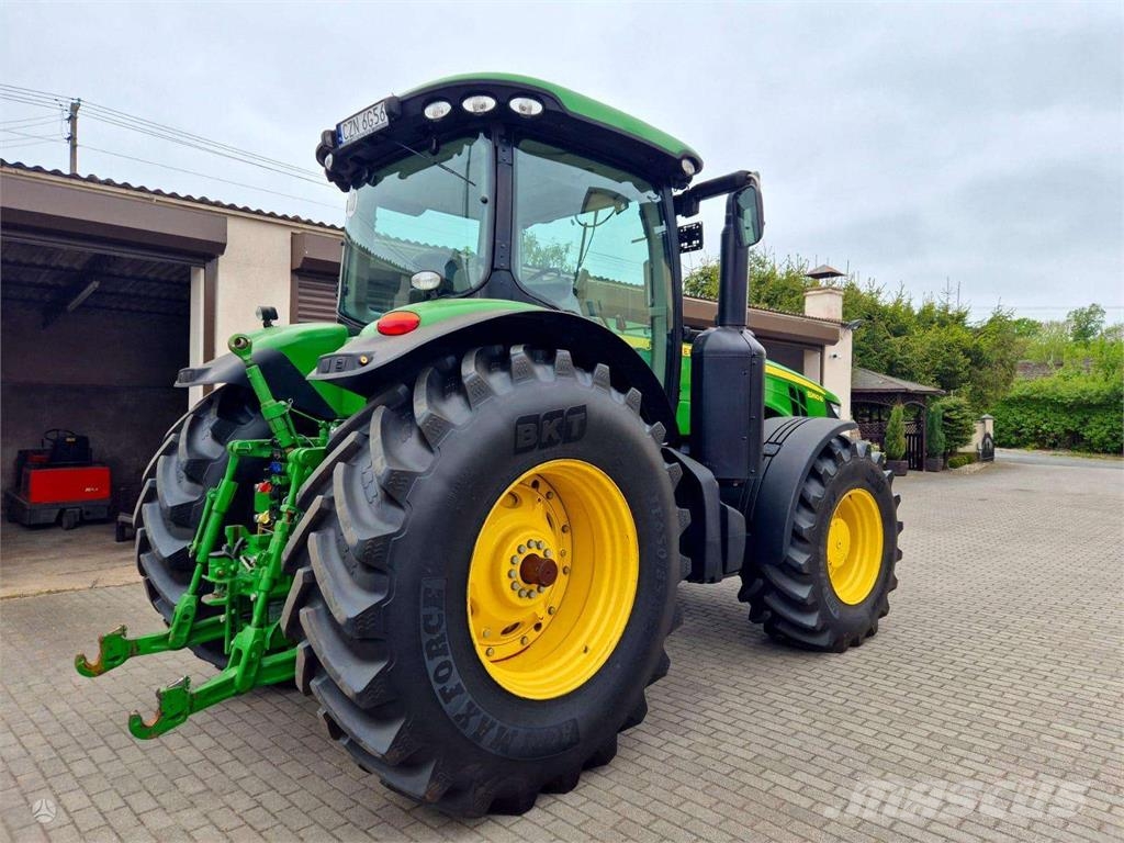 John Deere 8260R Tratores Agrícolas usados