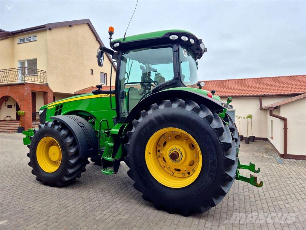 John Deere 8260R Tratores Agrícolas usados