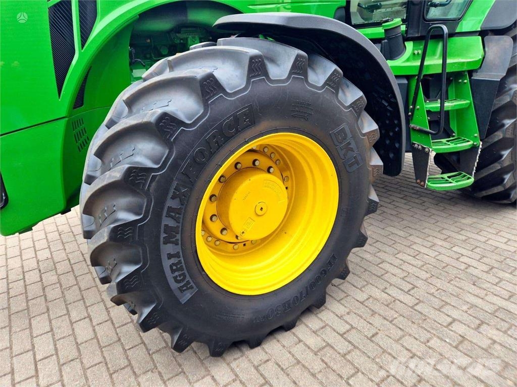 John Deere 8260R Tratores Agrícolas usados