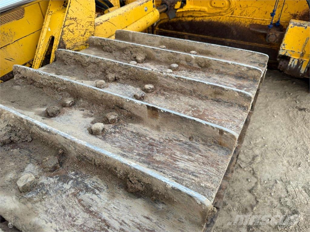 Komatsu D51PX-22 Buldozer sobre oruga