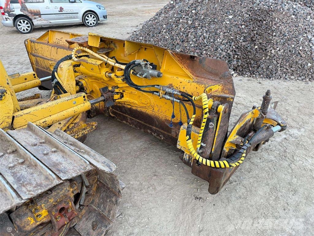 Komatsu D51PX-22 Buldozer sobre oruga