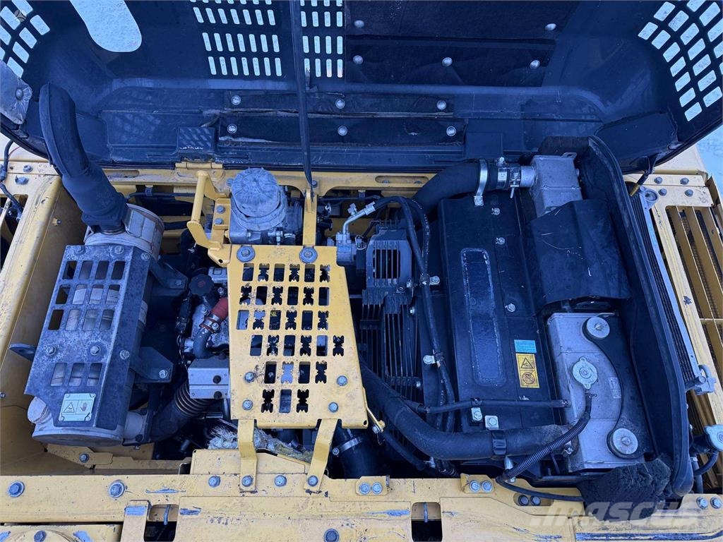 Komatsu HB 215 LC-2 حفارات زحافة