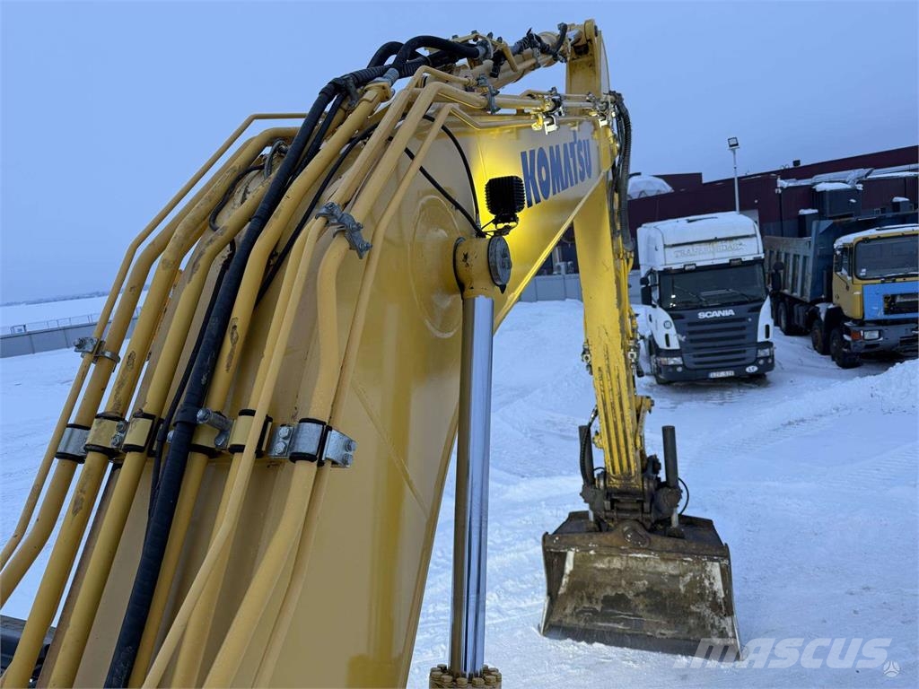 Komatsu HB 215 LC-2 حفارات زحافة