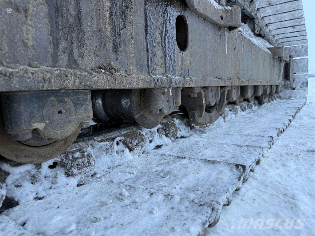Komatsu HB 215 LC-2 حفارات زحافة