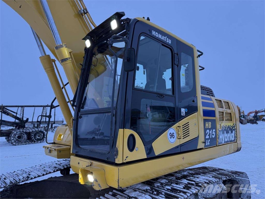 Komatsu HB 215 LC-2 حفارات زحافة
