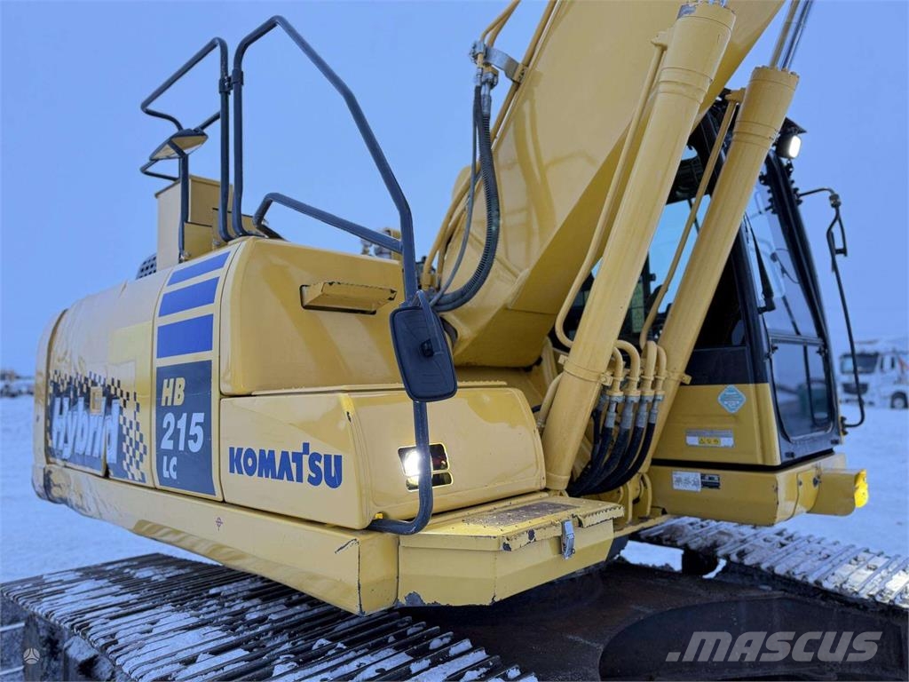 Komatsu HB 215 LC-2 حفارات زحافة