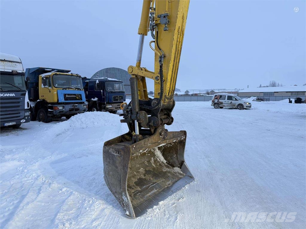 Komatsu HB 215 LC-2 حفارات زحافة