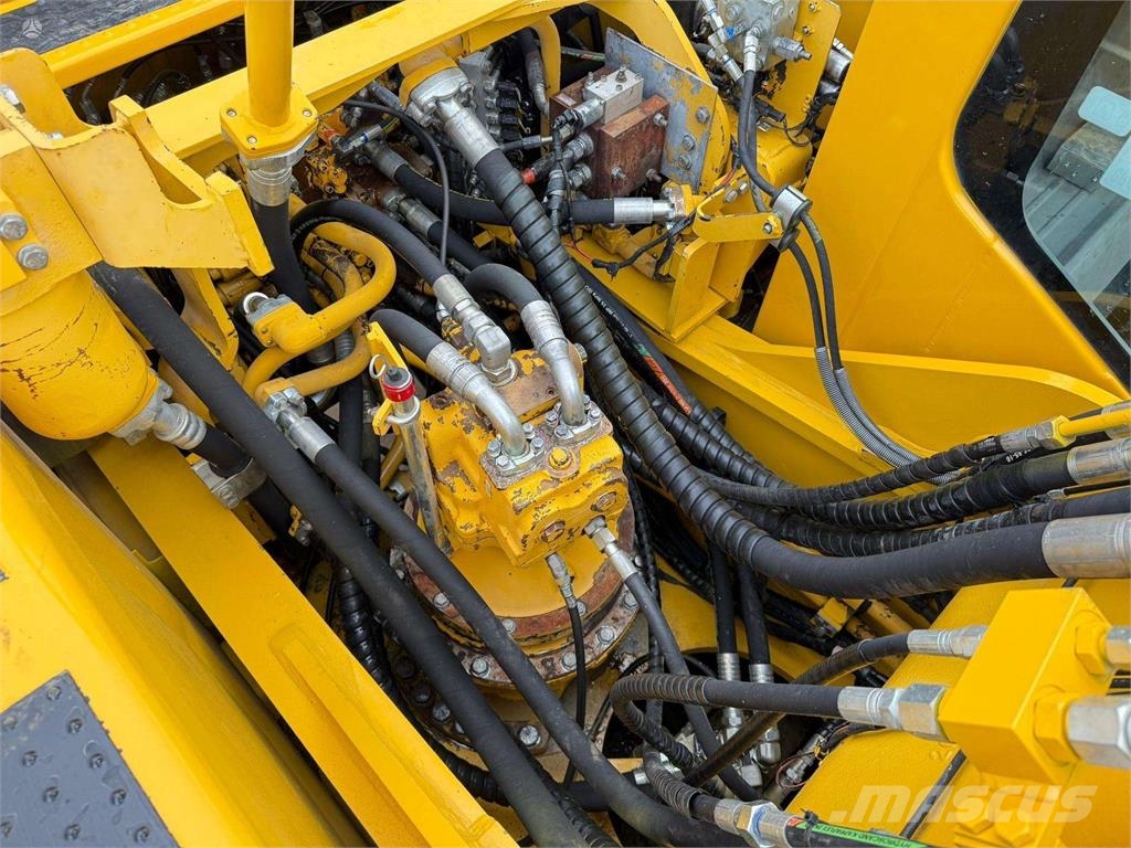 Komatsu PC 360 LC-10 حفارات زحافة
