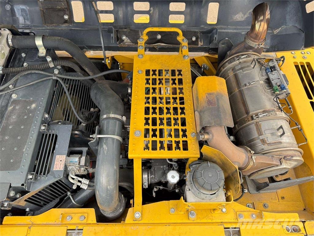 Komatsu PC 360 LC-10 حفارات زحافة