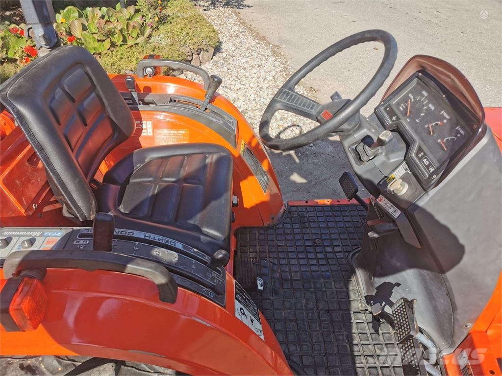 Kubota GT3 Traktori