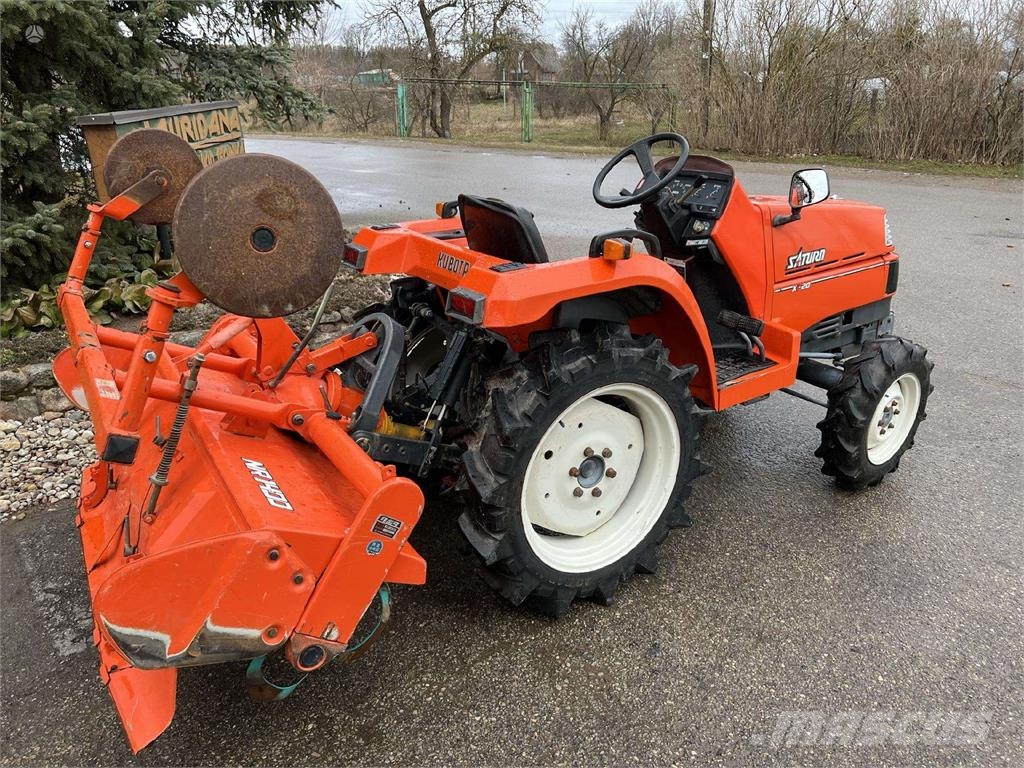 Kubota Saturn X-20 الجرارات