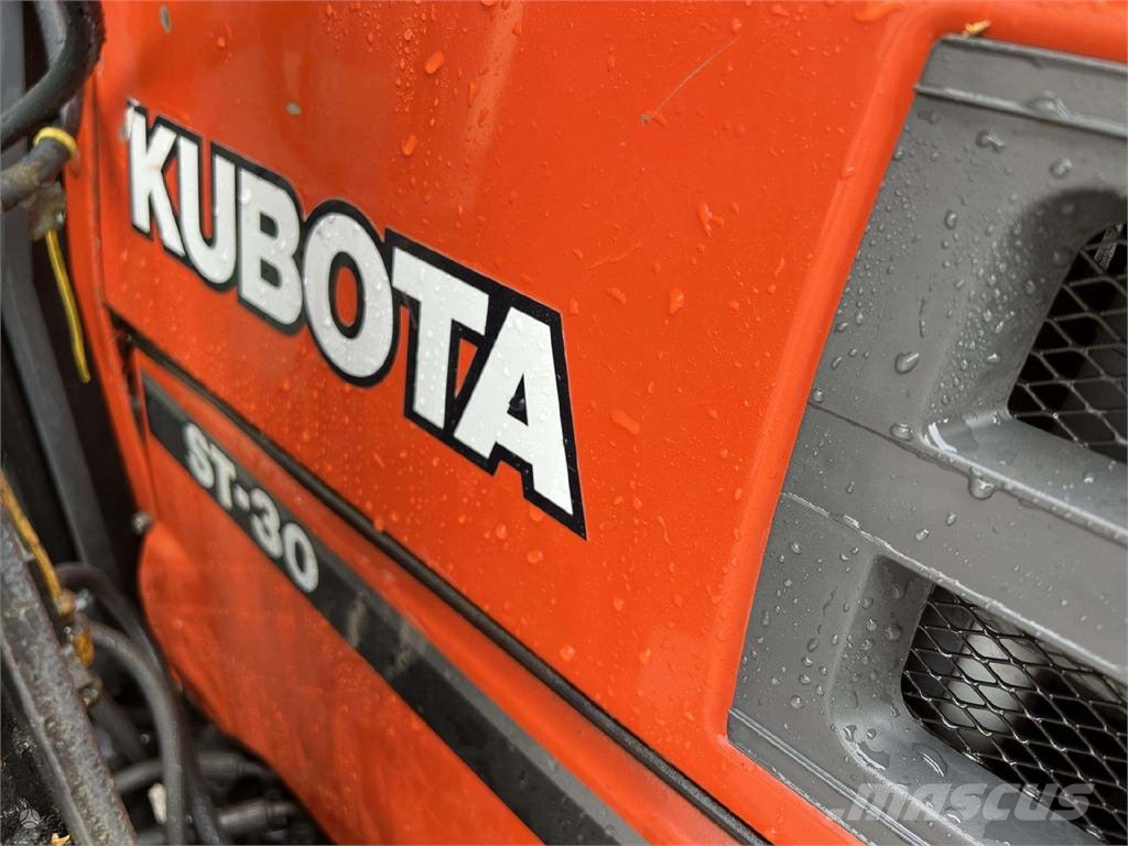 Kubota ST-30 Traktori