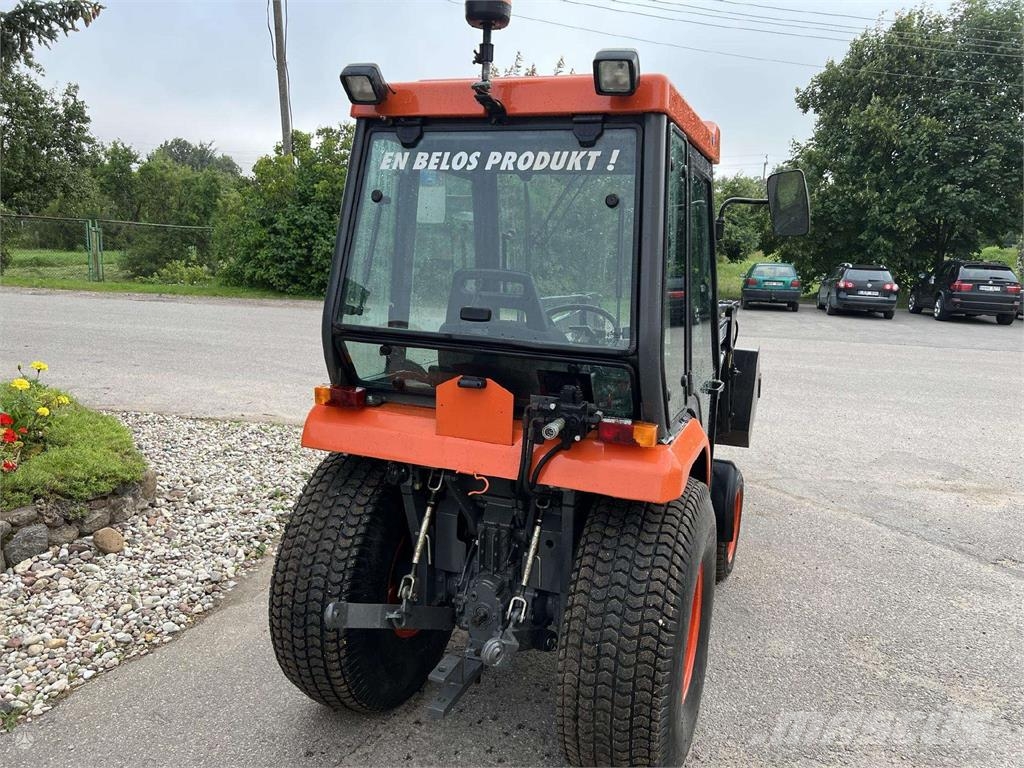 Kubota ST-30 Traktori
